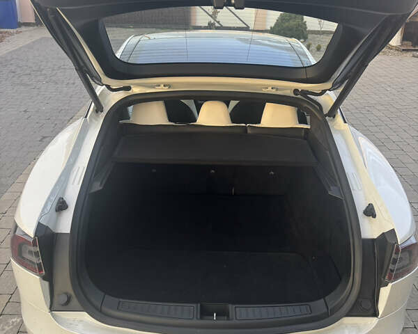 Белый Тесла Модель С, объемом двигателя 0 л и пробегом 154 тыс. км за 28000 $, фото 14 на Automoto.ua