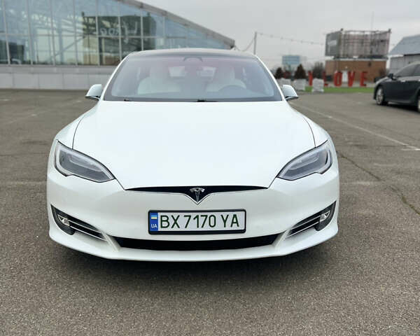 Белый Тесла Модель С, объемом двигателя 0 л и пробегом 149 тыс. км за 24900 $, фото 3 на Automoto.ua