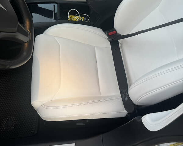 Білий Тесла Модель С, об'ємом двигуна 0 л та пробігом 154 тис. км за 30000 $, фото 16 на Automoto.ua