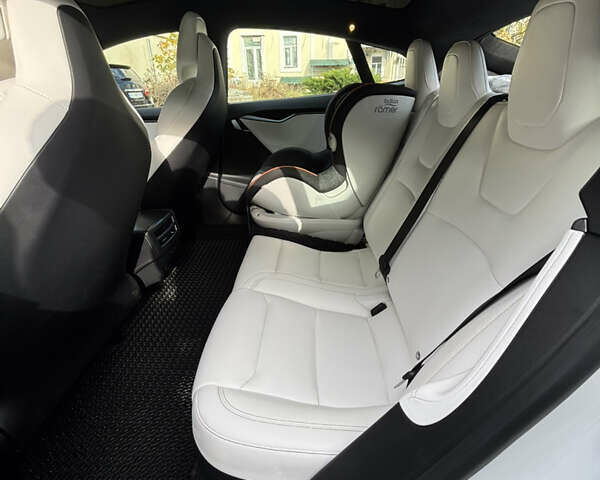 Белый Тесла Модель С, объемом двигателя 0 л и пробегом 85 тыс. км за 29500 $, фото 15 на Automoto.ua