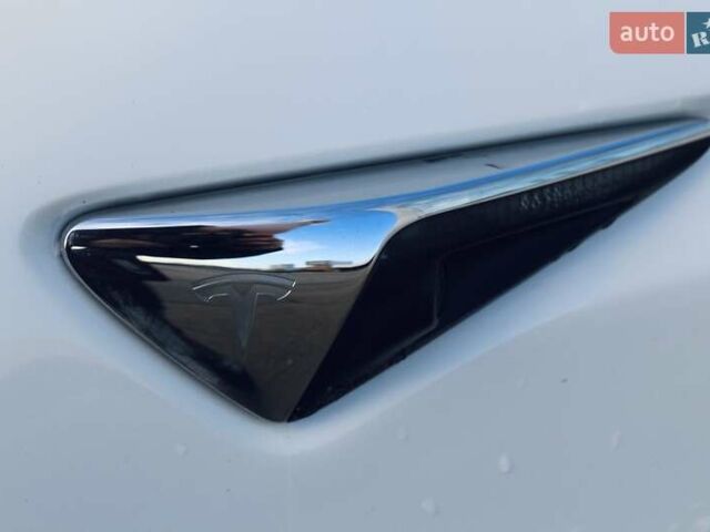 Белый Тесла Модель С, объемом двигателя 0 л и пробегом 117 тыс. км за 29700 $, фото 15 на Automoto.ua