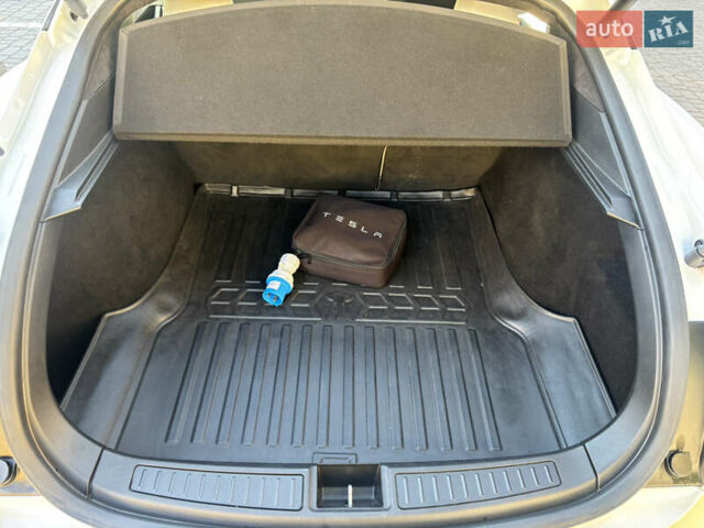 Белый Тесла Модель С, объемом двигателя 0 л и пробегом 85 тыс. км за 29500 $, фото 24 на Automoto.ua