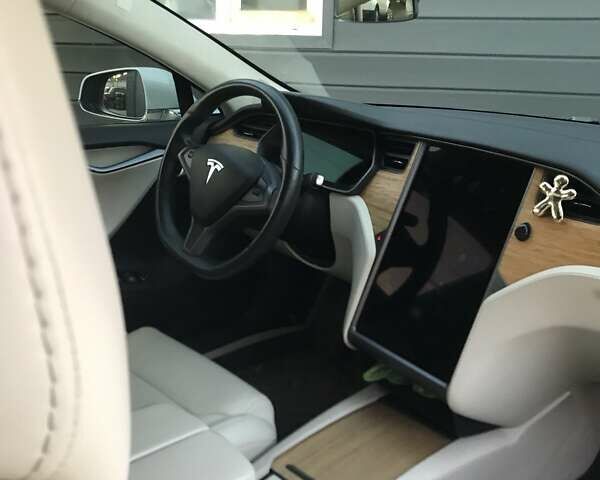Белый Тесла Модель С, объемом двигателя 0 л и пробегом 55 тыс. км за 25000 $, фото 17 на Automoto.ua