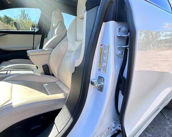 Білий Тесла Модель С, об'ємом двигуна 0 л та пробігом 30 тис. км за 46000 $, фото 15 на Automoto.ua