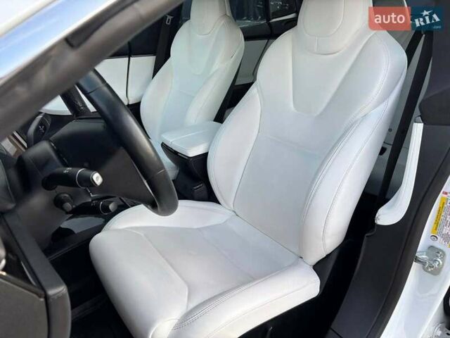 Белый Тесла Модель С, объемом двигателя 0 л и пробегом 121 тыс. км за 29990 $, фото 16 на Automoto.ua