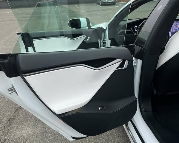 Белый Тесла Модель С, объемом двигателя 0 л и пробегом 149 тыс. км за 24900 $, фото 16 на Automoto.ua