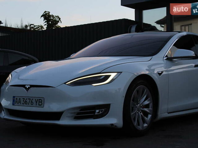 Білий Тесла Модель С, об'ємом двигуна 0 л та пробігом 118 тис. км за 29700 $, фото 8 на Automoto.ua