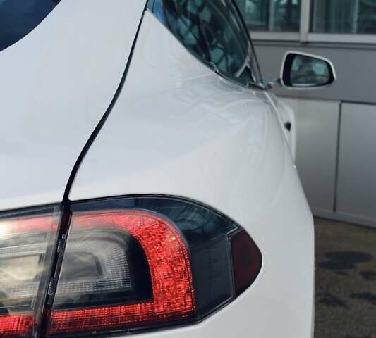 Белый Тесла Модель С, объемом двигателя 0 л и пробегом 117 тыс. км за 29700 $, фото 14 на Automoto.ua