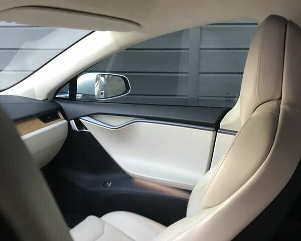 Белый Тесла Модель С, объемом двигателя 0 л и пробегом 55 тыс. км за 25000 $, фото 19 на Automoto.ua