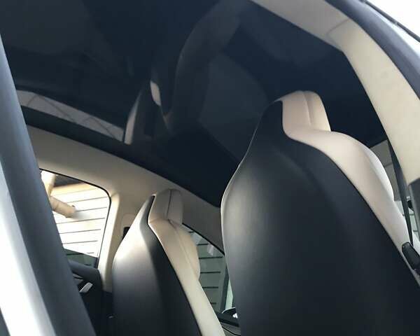 Белый Тесла Модель С, объемом двигателя 0 л и пробегом 55 тыс. км за 25000 $, фото 23 на Automoto.ua