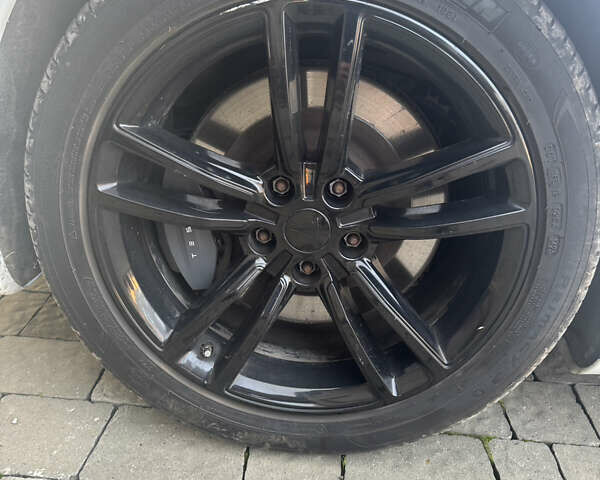 Белый Тесла Модель С, объемом двигателя 0 л и пробегом 154 тыс. км за 28000 $, фото 5 на Automoto.ua