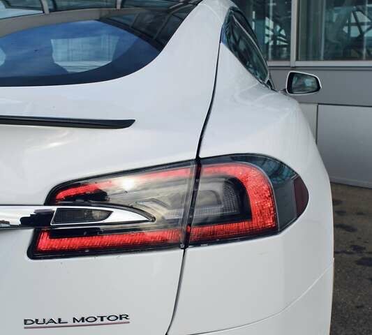 Белый Тесла Модель С, объемом двигателя 0 л и пробегом 117 тыс. км за 29700 $, фото 13 на Automoto.ua