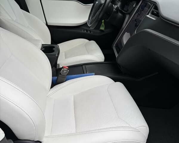 Белый Тесла Модель С, объемом двигателя 0 л и пробегом 219 тыс. км за 24900 $, фото 10 на Automoto.ua