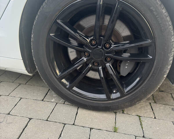 Білий Тесла Модель С, об'ємом двигуна 0 л та пробігом 154 тис. км за 30000 $, фото 13 на Automoto.ua