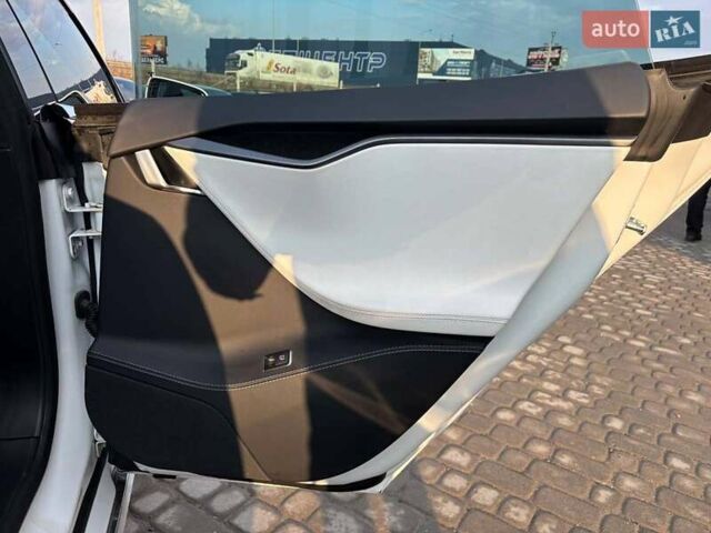 Белый Тесла Модель С, объемом двигателя 0 л и пробегом 121 тыс. км за 29990 $, фото 19 на Automoto.ua