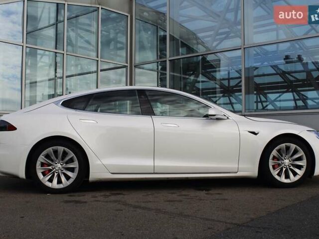 Белый Тесла Модель С, объемом двигателя 0 л и пробегом 117 тыс. км за 29700 $, фото 3 на Automoto.ua