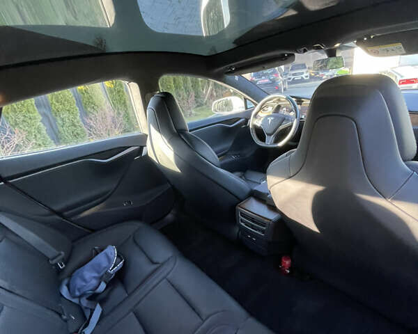 Белый Тесла Модель С, объемом двигателя 0 л и пробегом 135 тыс. км за 28300 $, фото 34 на Automoto.ua
