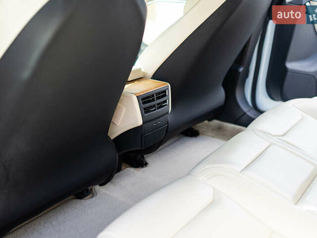 Білий Тесла Модель С, об'ємом двигуна 0 л та пробігом 193 тис. км за 24500 $, фото 23 на Automoto.ua