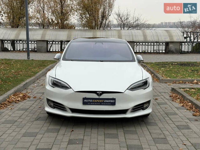 Білий Тесла Модель С, об'ємом двигуна 0 л та пробігом 52 тис. км за 27800 $, фото 2 на Automoto.ua