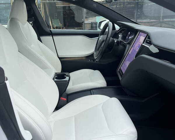 Белый Тесла Модель С, объемом двигателя 0 л и пробегом 149 тыс. км за 24900 $, фото 23 на Automoto.ua