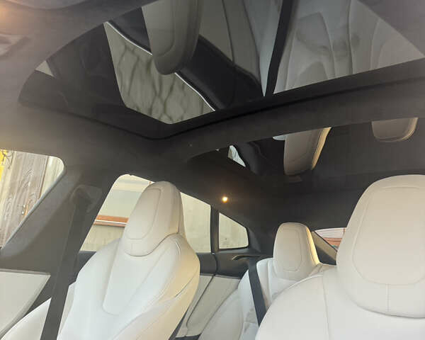 Білий Тесла Модель С, об'ємом двигуна 0 л та пробігом 154 тис. км за 30000 $, фото 23 на Automoto.ua