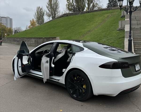 Белый Тесла Модель С, объемом двигателя 0 л и пробегом 219 тыс. км за 24900 $, фото 12 на Automoto.ua