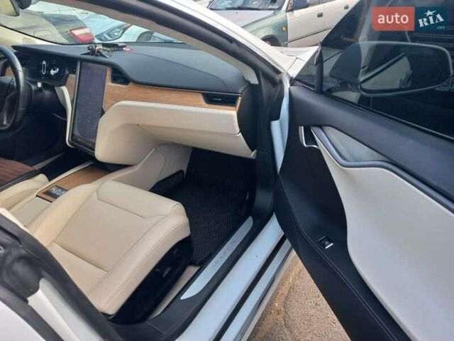 Білий Тесла Модель С, об'ємом двигуна 0 л та пробігом 79 тис. км за 27999 $, фото 6 на Automoto.ua