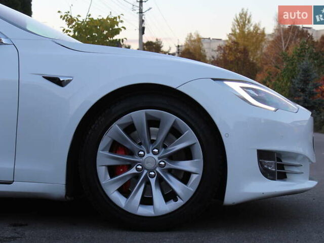Білий Тесла Модель С, об'ємом двигуна 0 л та пробігом 118 тис. км за 29700 $, фото 6 на Automoto.ua