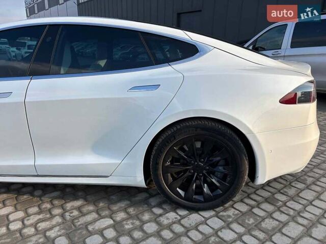 Белый Тесла Модель С, объемом двигателя 0 л и пробегом 121 тыс. км за 29990 $, фото 5 на Automoto.ua