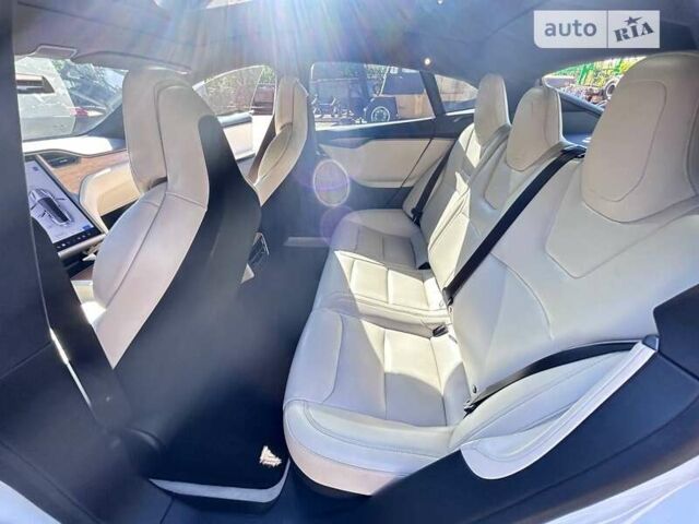 Білий Тесла Модель С, об'ємом двигуна 0 л та пробігом 30 тис. км за 46000 $, фото 10 на Automoto.ua