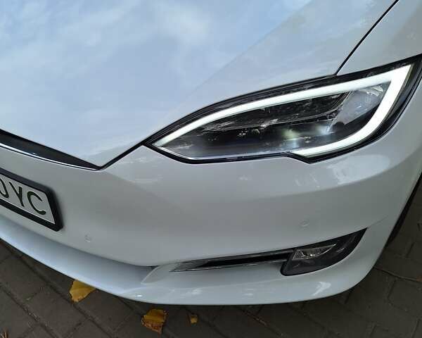 Белый Тесла Модель С, объемом двигателя 0 л и пробегом 139 тыс. км за 27700 $, фото 7 на Automoto.ua
