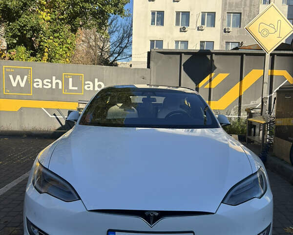 Белый Тесла Модель С, объемом двигателя 0 л и пробегом 85 тыс. км за 29500 $, фото 36 на Automoto.ua