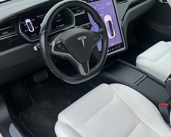 Белый Тесла Модель С, объемом двигателя 0 л и пробегом 149 тыс. км за 24900 $, фото 19 на Automoto.ua