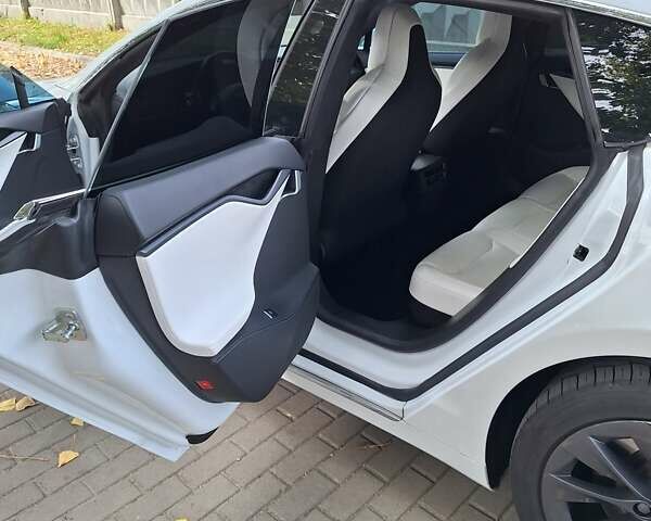 Белый Тесла Модель С, объемом двигателя 0 л и пробегом 139 тыс. км за 27700 $, фото 21 на Automoto.ua