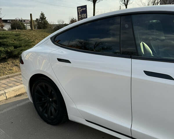 Белый Тесла Модель С, объемом двигателя 0 л и пробегом 100 тыс. км за 25500 $, фото 45 на Automoto.ua