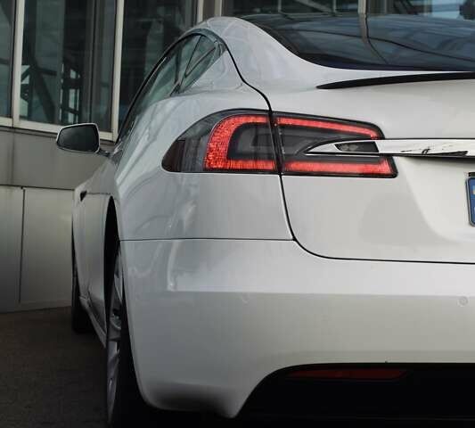 Белый Тесла Модель С, объемом двигателя 0 л и пробегом 117 тыс. км за 29700 $, фото 22 на Automoto.ua