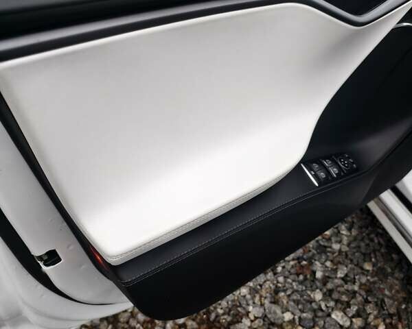 Білий Тесла Модель С, об'ємом двигуна 0 л та пробігом 39 тис. км за 34999 $, фото 10 на Automoto.ua