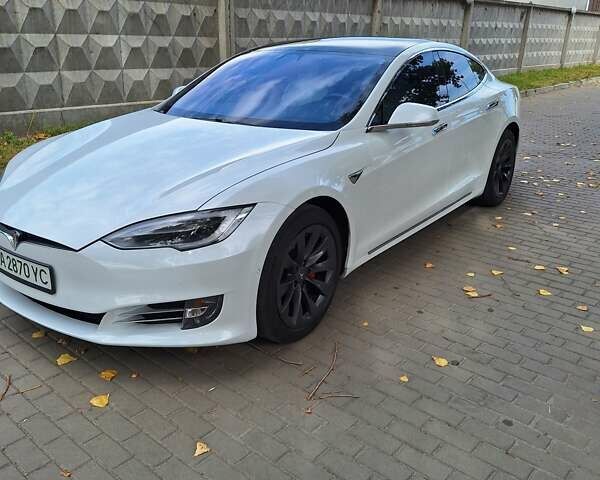 Белый Тесла Модель С, объемом двигателя 0 л и пробегом 139 тыс. км за 27700 $, фото 2 на Automoto.ua