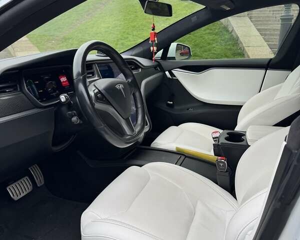 Белый Тесла Модель С, объемом двигателя 0 л и пробегом 219 тыс. км за 24900 $, фото 5 на Automoto.ua