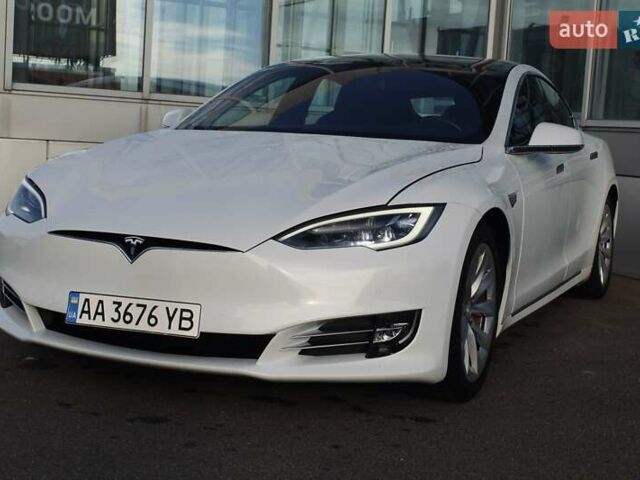 Белый Тесла Модель С, объемом двигателя 0 л и пробегом 117 тыс. км за 29700 $, фото 2 на Automoto.ua