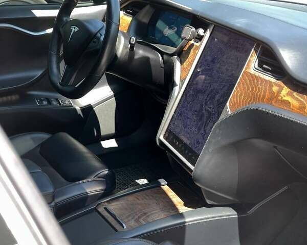 Белый Тесла Модель С, объемом двигателя 0 л и пробегом 147 тыс. км за 28200 $, фото 17 на Automoto.ua