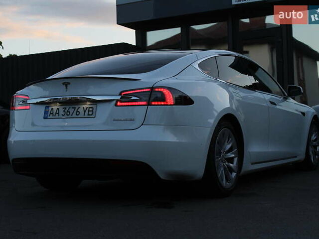 Білий Тесла Модель С, об'ємом двигуна 0 л та пробігом 118 тис. км за 29700 $, фото 7 на Automoto.ua
