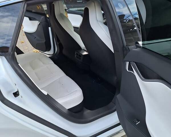 Белый Тесла Модель С, объемом двигателя 0 л и пробегом 139 тыс. км за 27700 $, фото 13 на Automoto.ua