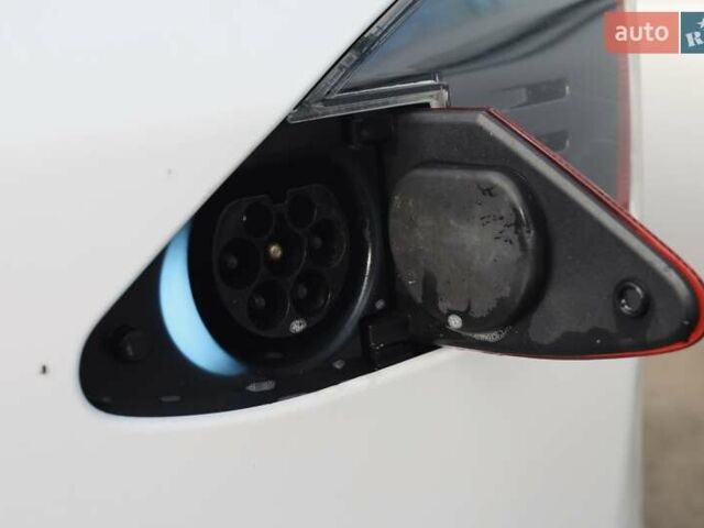 Белый Тесла Модель С, объемом двигателя 0 л и пробегом 117 тыс. км за 29700 $, фото 18 на Automoto.ua