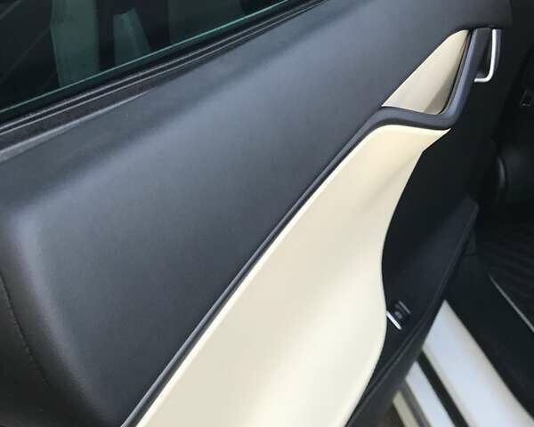 Белый Тесла Модель С, объемом двигателя 0 л и пробегом 55 тыс. км за 25000 $, фото 12 на Automoto.ua