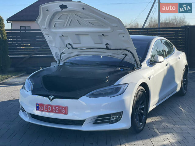 Белый Тесла Модель С, объемом двигателя 0 л и пробегом 135 тыс. км за 28300 $, фото 26 на Automoto.ua