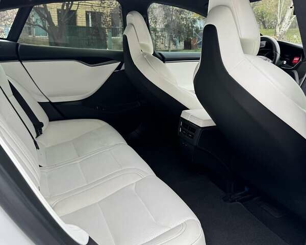 Белый Тесла Модель С, объемом двигателя 0 л и пробегом 219 тыс. км за 24900 $, фото 11 на Automoto.ua