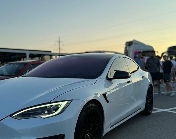 Белый Тесла Модель С, объемом двигателя 0 л и пробегом 68 тыс. км за 25100 $, фото 6 на Automoto.ua