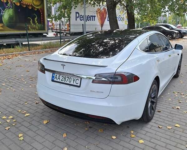 Белый Тесла Модель С, объемом двигателя 0 л и пробегом 139 тыс. км за 27700 $, фото 3 на Automoto.ua