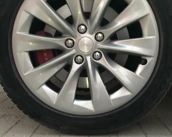 Белый Тесла Модель С, объемом двигателя 0 л и пробегом 55 тыс. км за 25000 $, фото 8 на Automoto.ua